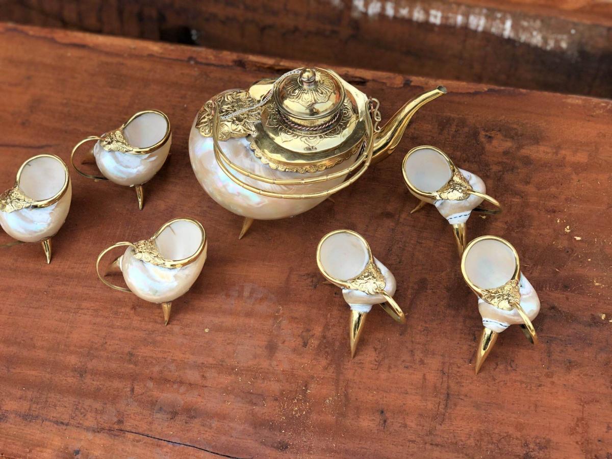 The Modern Revival of Mother-of-Pearl Lacquerware A Fusion of Tradition and Innovation