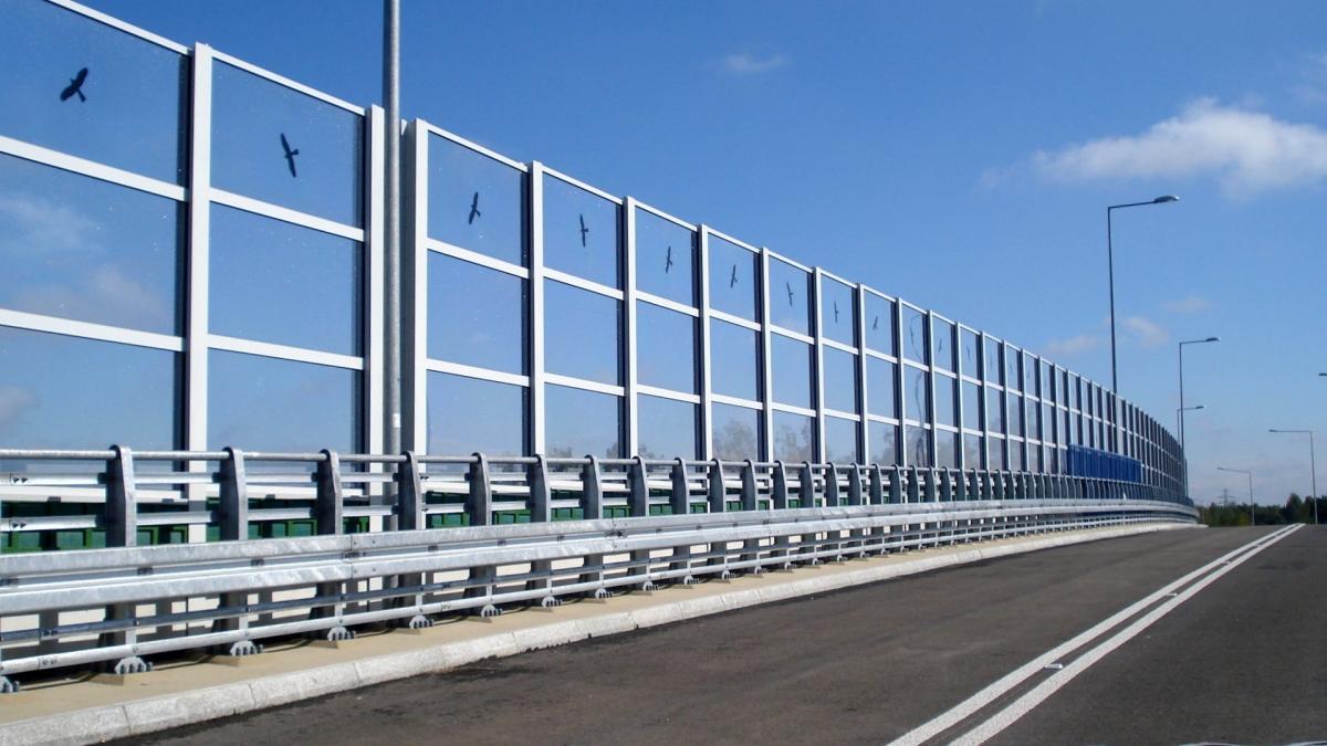Self-Cleaning Smart Surfaces Nano-Coating Solutions for Modern Architecture & Engineering