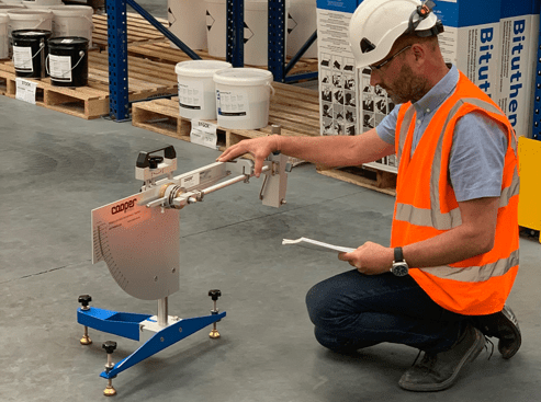 Chống Trượt Cho Gạch 4 Cách Test Được Công Nhận Bởi ASTM, ISO & Tiêu Chuẩn Quốc Tế